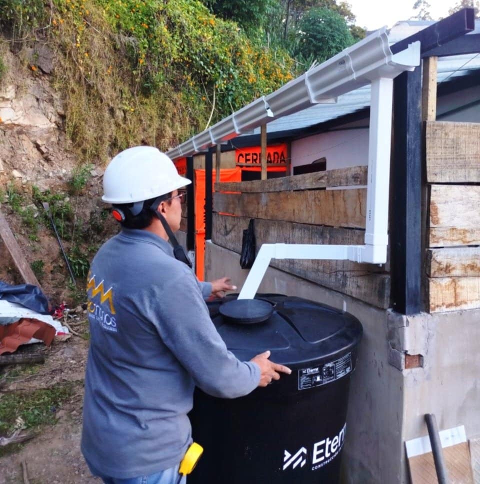 Sistema de canales y bajantes